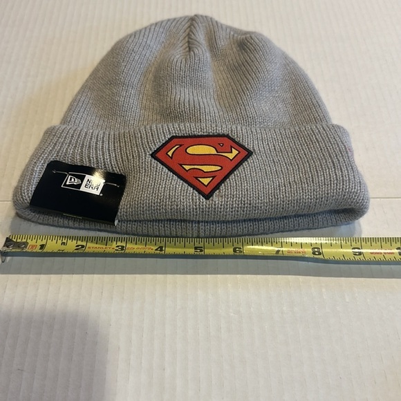NWT New Era Superman beanie in light grey with red & yellow unisex fall winter - Picture 3 of 8